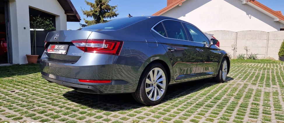 Skoda Superb cena 109900 przebieg: 74500, rok produkcji 2018 z Kępno małe 352